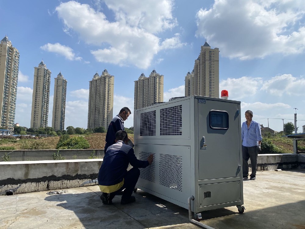 風冷式冷水機